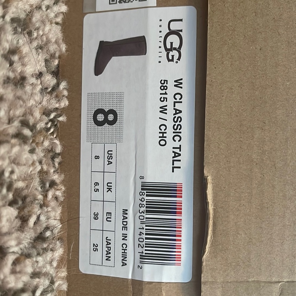 UGG Classic Tall Chocolate size 8 *only worn once*